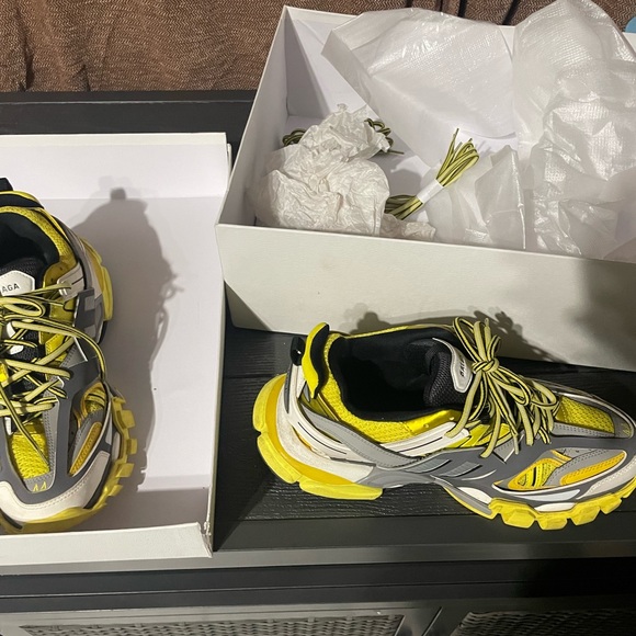 Barely worn, authentic and negociable  prices - Picture 2 of 4